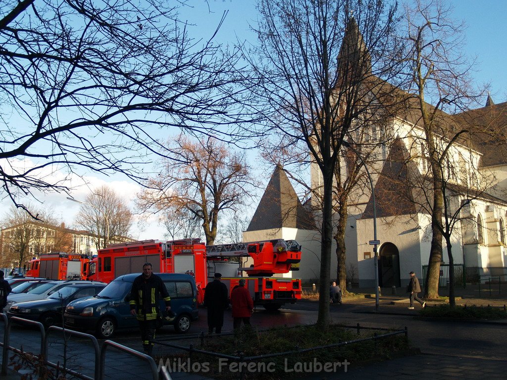 Brand in Kirche Koeln Muelheim Tiefenthalstr   P53.JPG